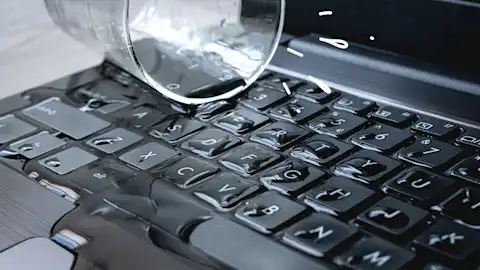 آموزش نجات لپ تاپ بعد از آب خوردگی