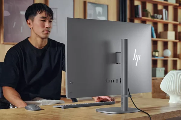 بررسی HP Omnistudio x آل این وان 32 اینچی