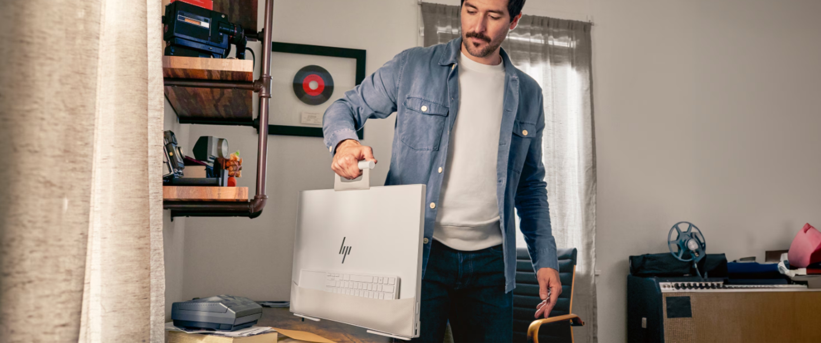 آل‌این‌وان قابل‌حمل و شارژی HP Envy Move 23.8 inch